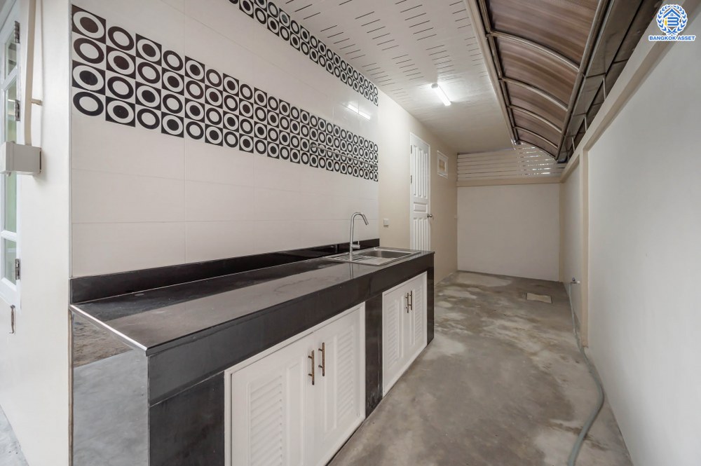 บ้านมือสองตกแต่งใหม่ โครงการ ดรีมเพลส สวนผัก ทาวน์เฮ้าส์หลังมุมพื้นที่กว้าง 28.5 ตร.ว. ฟังก์ชัน 3 ห้องนอน 2 ห้องน้ำ สิ่งอำนวยความสะดวกครบครัน พร้อมตอบโจทย์ทุกการเข้าอยู่ บนทำเลที่เชื่อมต่อหลายเส้นทาง ถนนราชพฤกษ์, พระราม5 และบรมราชชนนี ใกล้ทางด่วน "ศรีรัช"